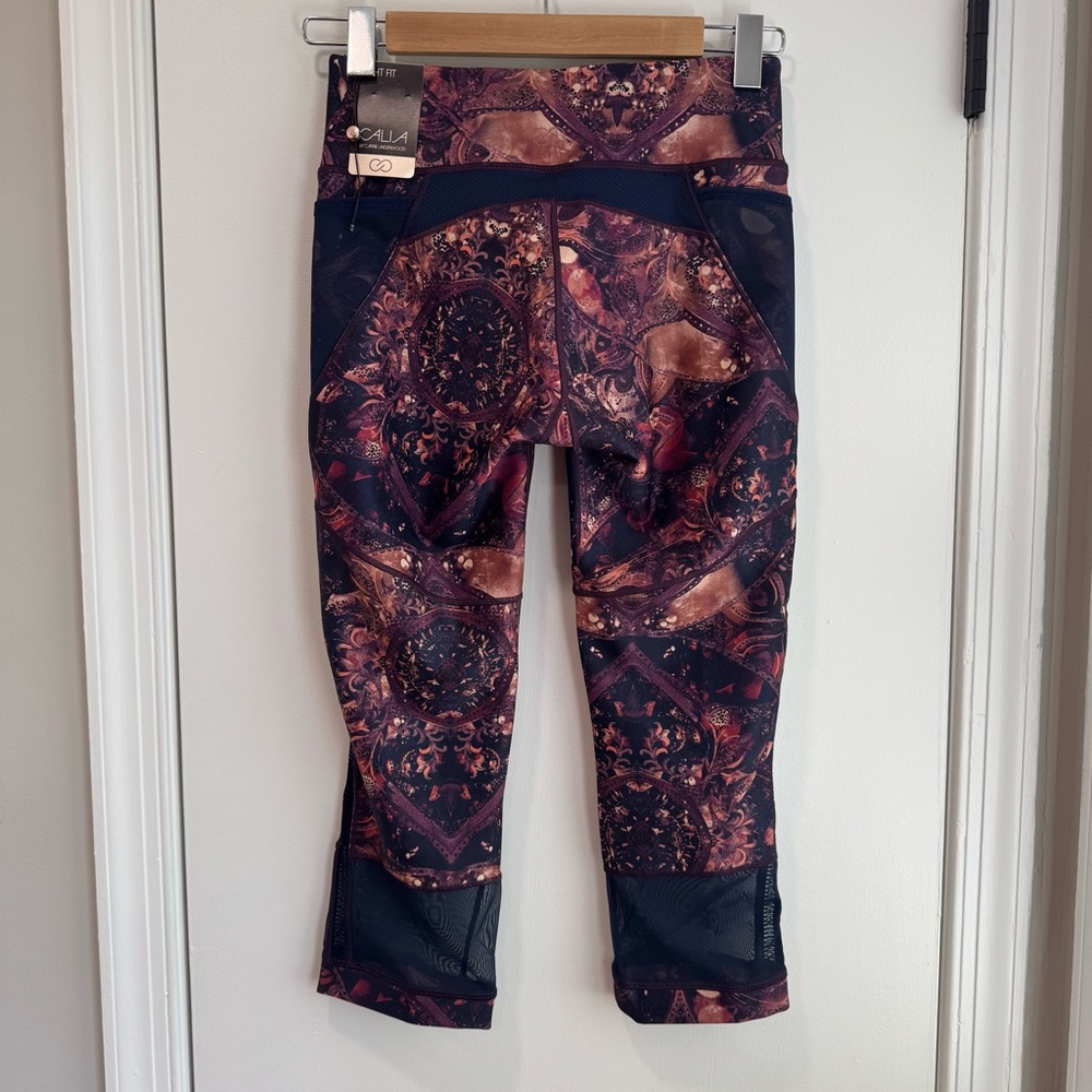 Calia by Carrie Underwood size Small NWT Patterned Cropped Leggings - Picture 4 of 6